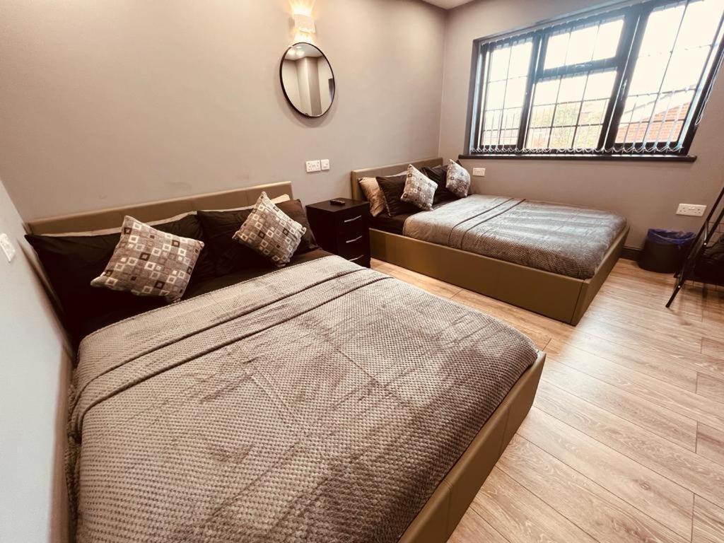 Urban Escape *4 Bedroom House* With Free Parking Бирмингем Экстерьер фото